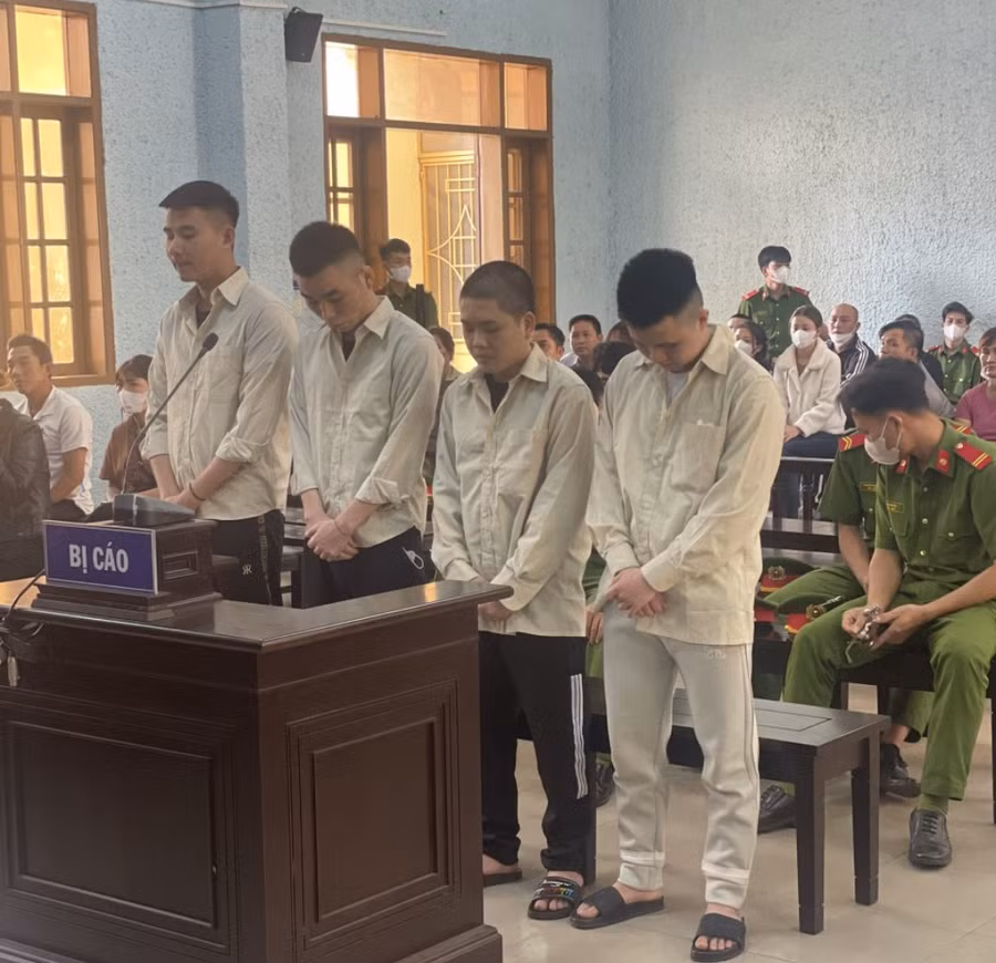 Các bị cáo tại phiên tòa. Ảnh: Trung Dũng Các bị cáo tại phiên tòa. Ảnh: Trung Dũng