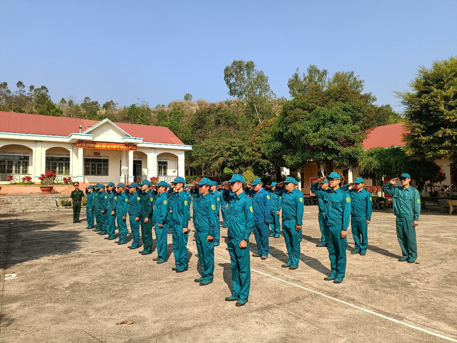 Các cán bộ, chiến sỹ lực lượng tự vệ của các cơ quan, đơn vị trên địa bàn thành phố tham gia huấn luyện tự vệ đợt 1 năm 2023. Ảnh: R'Ô HOK Các cán bộ, chiến sỹ lực lượng tự vệ của các cơ quan, đơn vị trên địa bàn thành phố tham gia huấn luyện tự vệ đợt 1 năm 2023. Ảnh: R'Ô HOK