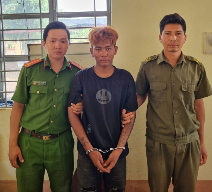 Đối tượng Siu Kin tại cơ quan Công an. Ảnh: Công an huyện Chư Pưh Đối tượng Siu Kin tại cơ quan Công an. Ảnh: Công an huyện Chư Pưh