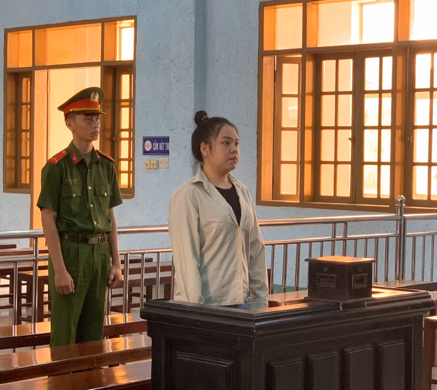 Bị cáo Đoàn Thị Thúy Hằng tại phiên tòa. Ảnh: R.H