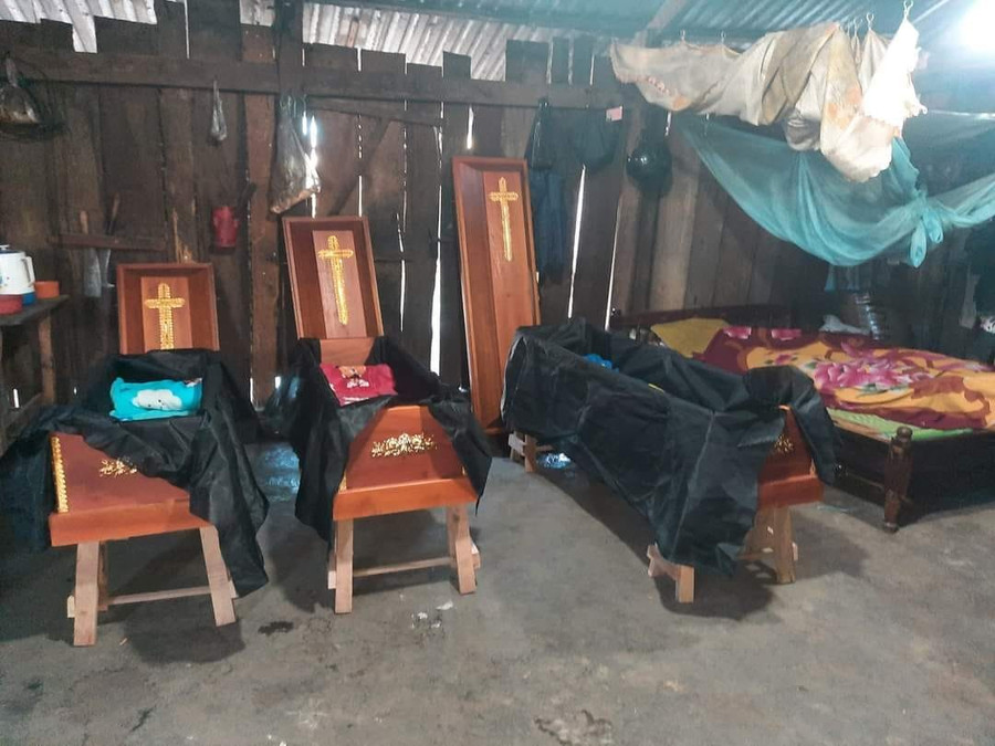Thi thể 3 chị em được gia đình đưa về lo hậu sự. Ảnh: người dân cung cấp. Thi thể 3 chị em được gia đình đưa về lo hậu sự. Ảnh: người dân cung cấp.