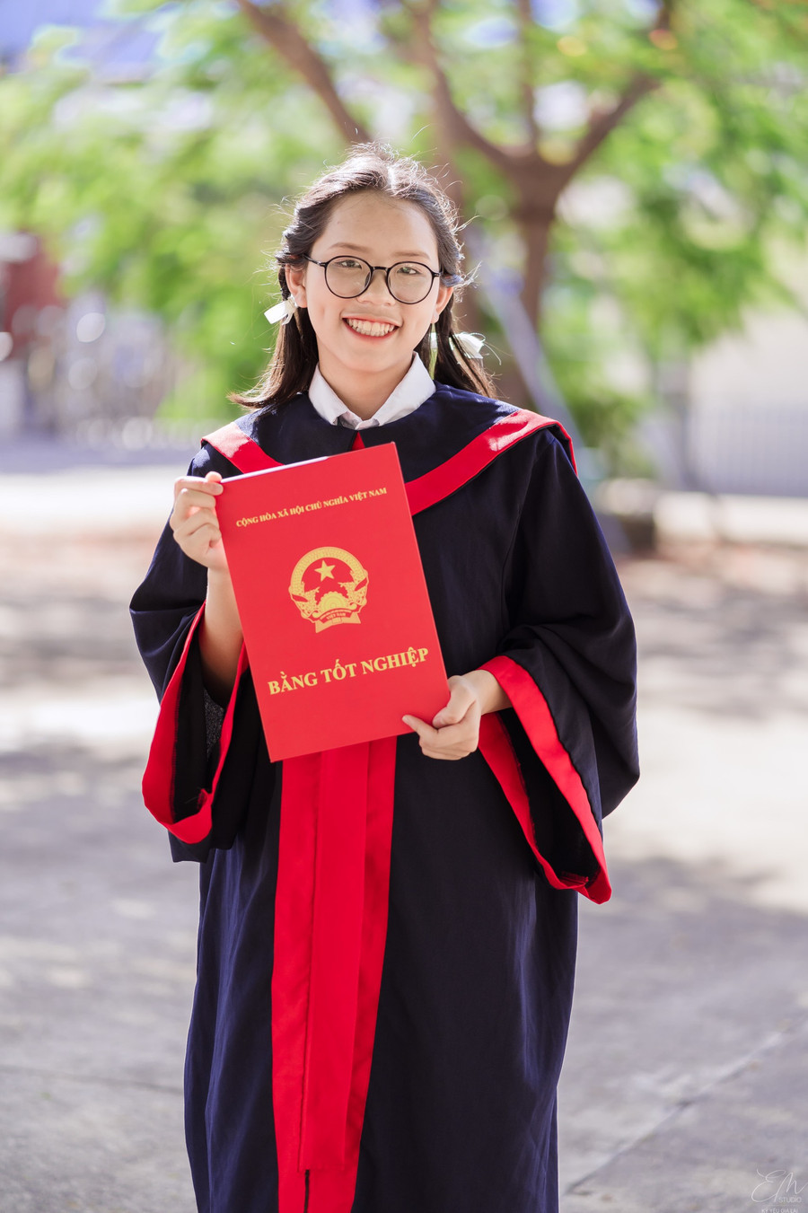 Em Trần Lê Uyển Nhi (cựu học sinh lớp 12C2A, Trường THPT Chuyên Hùng Vương) là một trong những thí sinh sở hữu điểm thi môn Ngữ văn cao nhất tỉnh. Ảnh: NVCC Em Trần Lê Uyển Nhi (cựu học sinh lớp 12C2A, Trường THPT Chuyên Hùng Vương) là một trong những thí sinh sở hữu điểm thi môn Ngữ văn cao nhất tỉnh. Ảnh: NVCC