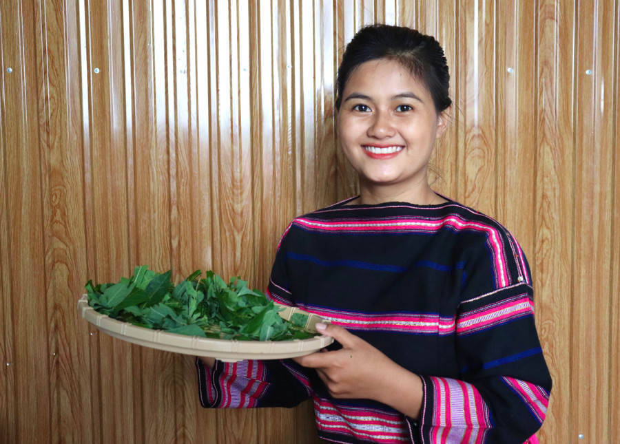 Kpă H'Lưng như bông hoa sáng của thôn Plei Tel B trong các hoạt động phong trào thanh niên. Ảnh: Lạc Hà Kpă H'Lưng như bông hoa sáng của thôn Plei Tel B trong các hoạt động phong trào thanh niên. Ảnh: Lạc Hà