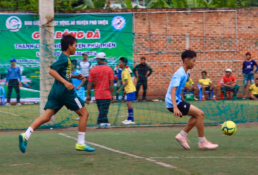 Giải bóng đá thanh thiếu niên huyện Phú Thiện lần thứ II năm 2024 là một trong những hoạt động hè do Huyện Đoàn tổ chức cho các em nhỏ tại địa phương. Ảnh: Lạc Hà