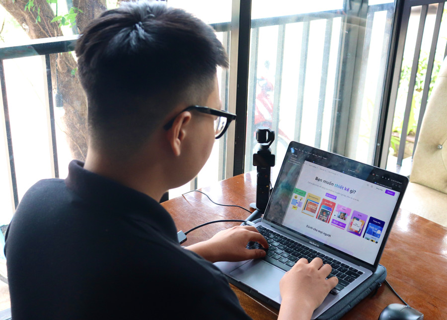 Nhiều bạn trẻ tại tỉnh Gia Lai tích cực trau dồi những kỹ năng mới để ứng phó trước làn sóng sa thải nhân sự. Ảnh: Lạc Hà Nhiều bạn trẻ tại tỉnh Gia Lai tích cực trau dồi những kỹ năng mới để ứng phó trước làn sóng sa thải nhân sự. Ảnh: Lạc Hà