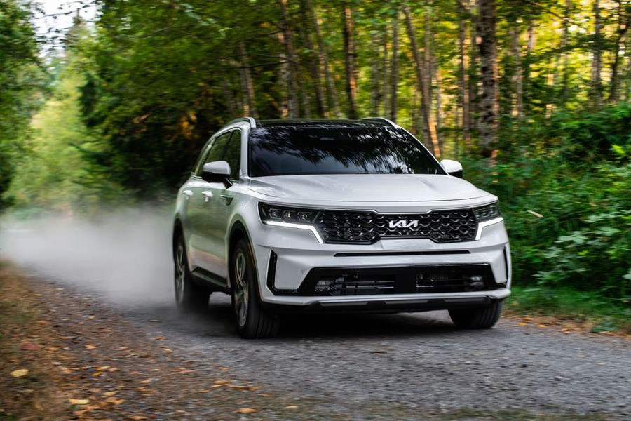 Với hộp số tự động 6 cấp hoàn toàn mới, KIA Sorento 2024 mang đến trải nghiệm lái thể thao và khả năng tiết kiệm nhiên liệu tối ưu. Ảnh: S.T