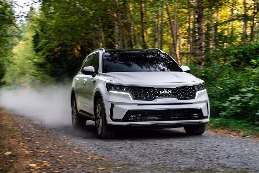 Với hộp số tự động 6 cấp hoàn toàn mới, KIA Sorento 2024 mang đến trải nghiệm lái thể thao và khả năng tiết kiệm nhiên liệu tối ưu. Ảnh: S.T
