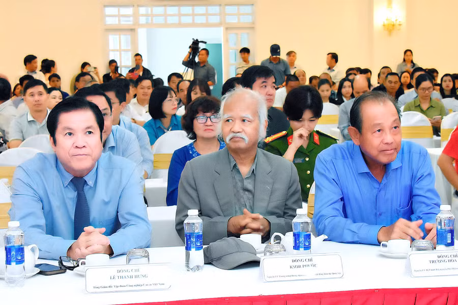 Các đại biểu dự lễ trao Giải Báo chí Tây Nguyên lần thứ I-2023. Ảnh: Đức Thuỵ