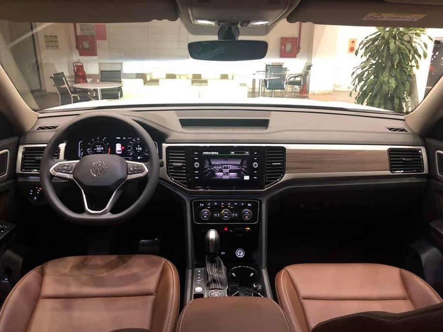 Các nút điều khiển của trình điều khiển Teramont 2024 được bố trí hợp lý cùng các màn hình đơn giản, tập trung hỗ trợ người lái. Ảnh: S.T Các nút điều khiển của trình điều khiển Teramont 2024 được bố trí hợp lý cùng các màn hình đơn giản, tập trung hỗ trợ người lái. Ảnh: S.T