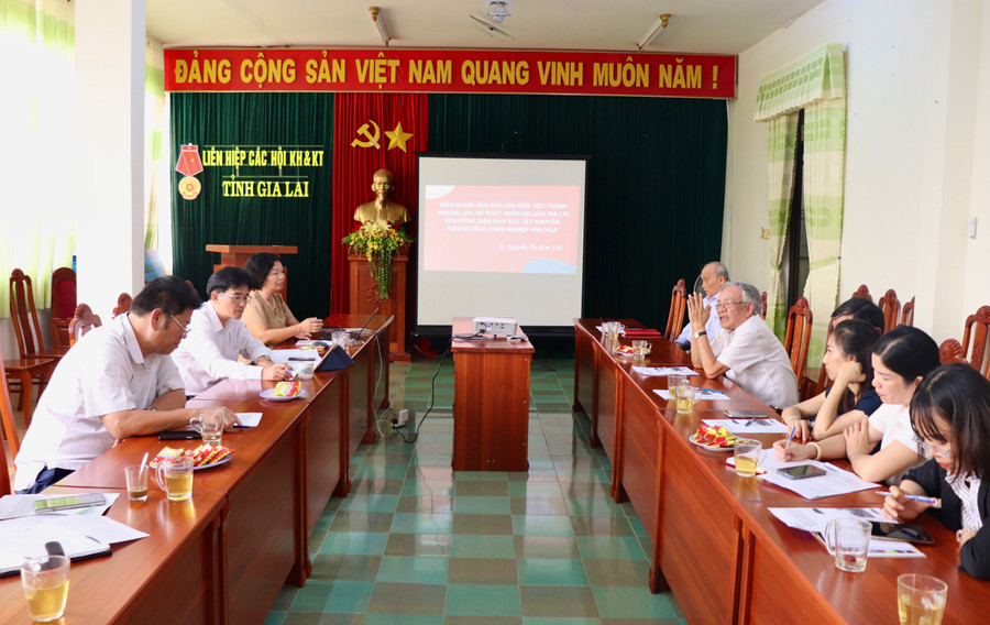 Quang cảnh buổi sinh hoạt chuyên đề Câu lạc bộ Trí thức Khoa học Công nghệ. Ảnh: Lạc Hà Quang cảnh buổi sinh hoạt chuyên đề Câu lạc bộ Trí thức Khoa học Công nghệ. Ảnh: Lạc Hà