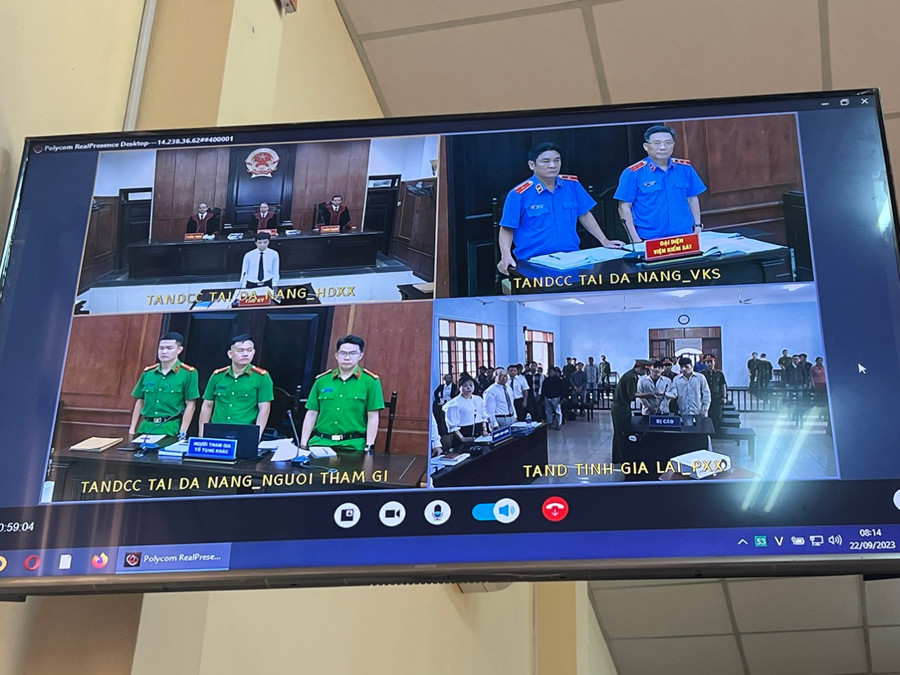 Tòa án nhân dân cấp cao tại Đà Nẵng mở phiên tòa xét xử theo trình tự phúc thẩm bằng hình thức trực tuyến đối với vụ án mua bán người và mua bán người dưới 16 tuổi. Ảnh: R.H