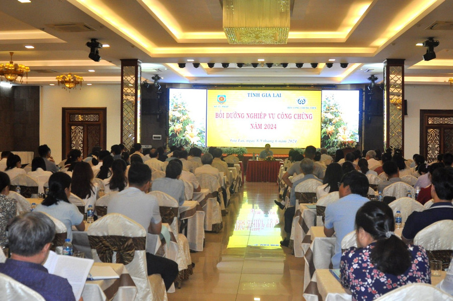 Quang cảnh lớp bồi dưỡng nghiệp vụ công chứng.Ảnh: R.H Quang cảnh lớp bồi dưỡng nghiệp vụ công chứng.Ảnh: R.H