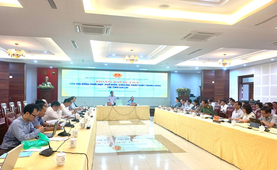 Quang cảnh buổi làm việc của Hội đồng Phối hợp phổ biến, giáo dục pháp luật Trung ương làm việc tại tỉnh Gia Lai.Ảnh: R.H Quang cảnh buổi làm việc của Hội đồng Phối hợp phổ biến, giáo dục pháp luật Trung ương làm việc tại tỉnh Gia Lai.Ảnh: R.H