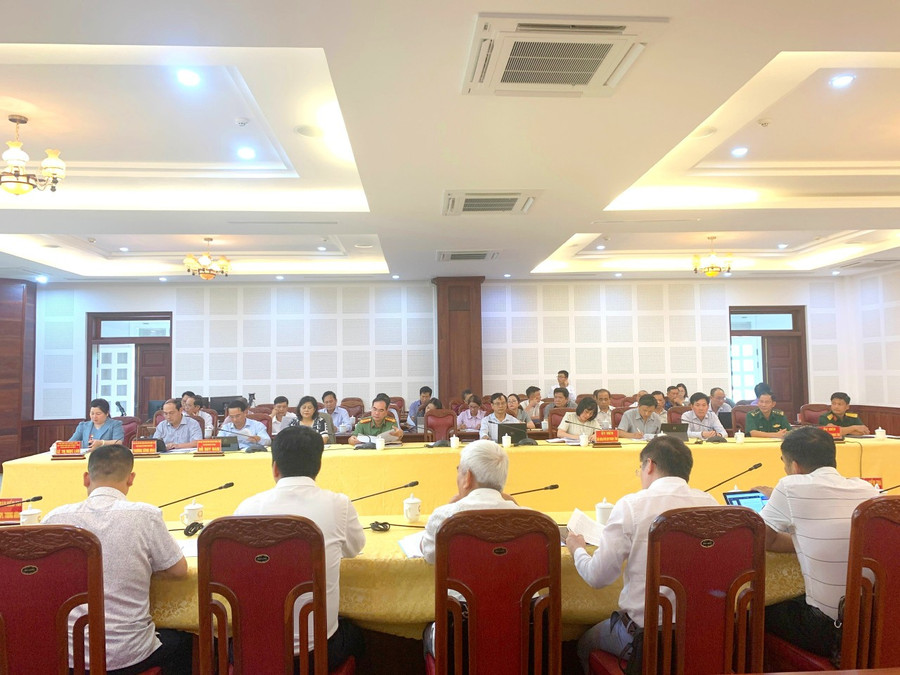 Các đại biểu tham dự buổi làm việc về công tác tuyên truyền PBGDPL, hòa giải cơ sở, xây dựng cấp xã đạt chuẩn tiếp cận pháp luật trên địa bàn tỉnh Gia Lai. Ảnh: R.H Các đại biểu tham dự buổi làm việc về công tác tuyên truyền PBGDPL, hòa giải cơ sở, xây dựng cấp xã đạt chuẩn tiếp cận pháp luật trên địa bàn tỉnh Gia Lai. Ảnh: R.H