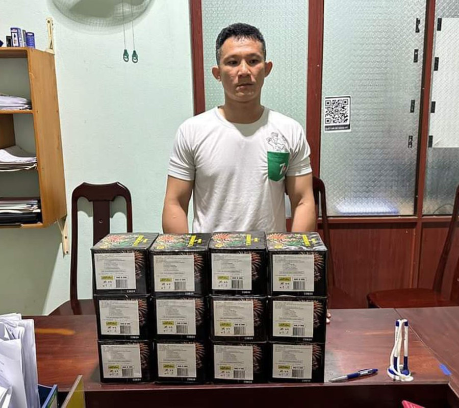 Đối tượng Cáp Tấn Toàn cùng tang vật liên quan.Ảnh: Công an huyện Krông Pa Đối tượng Cáp Tấn Toàn cùng tang vật liên quan.Ảnh: Công an huyện Krông Pa