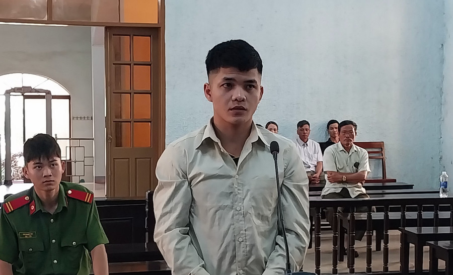 Bị cáo Rơ Lan Sân tại phiên tòa.Ảnh: T.S Bị cáo Rơ Lan Sân tại phiên tòa.Ảnh: T.S