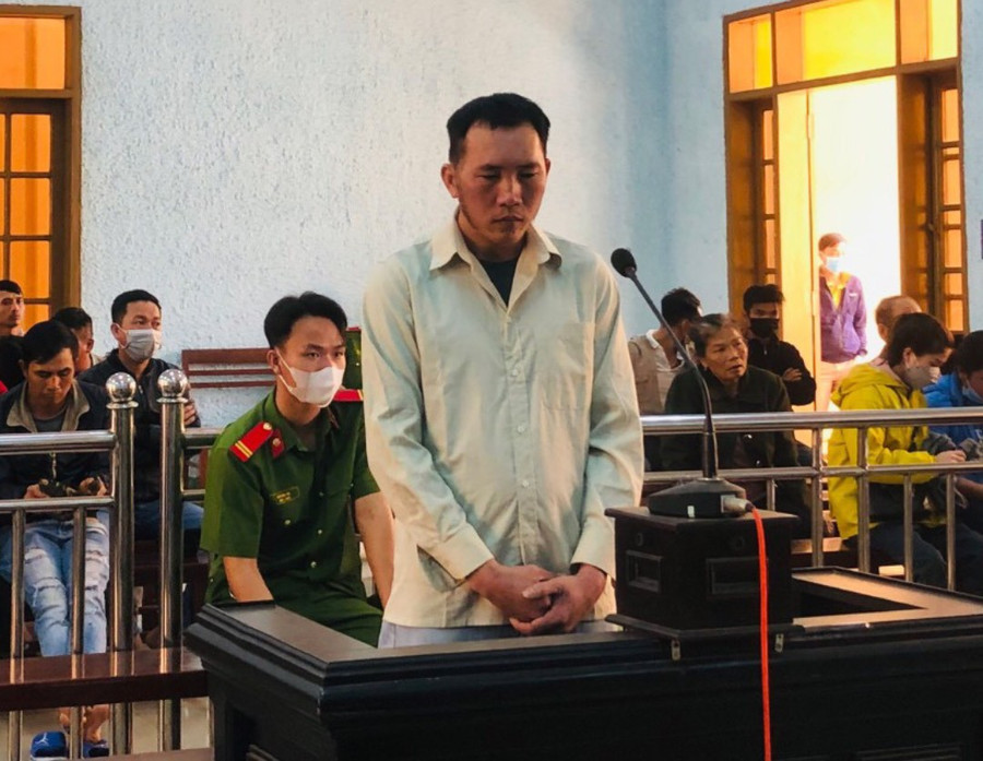 Bị cáo Lưu Văn Thế tại phiên tòa. Ảnh: R'Ô HOK Bị cáo Lưu Văn Thế tại phiên tòa. Ảnh: R'Ô HOK