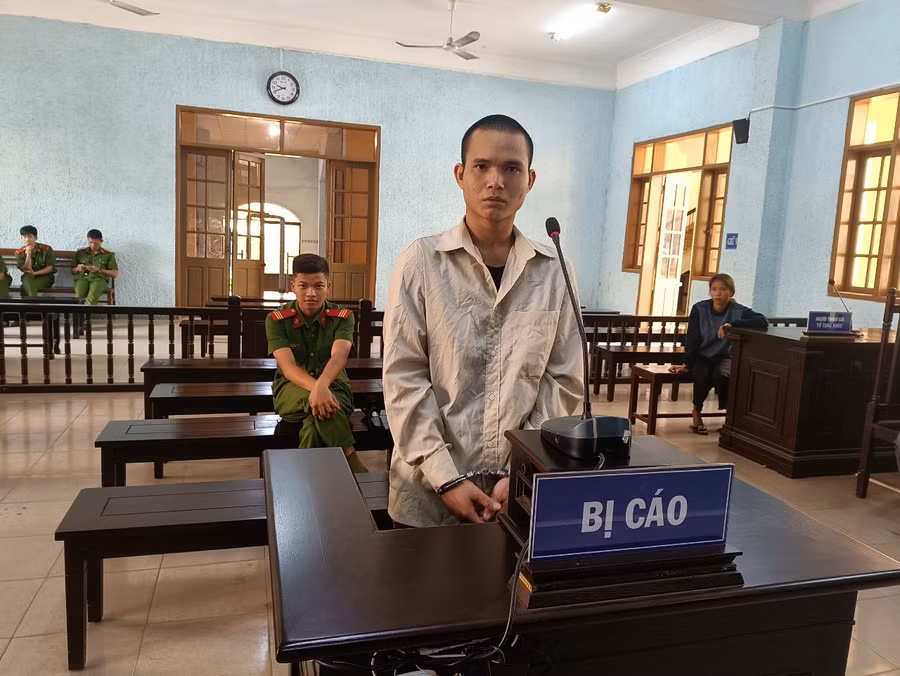 Bị cáo Rơ Mah Huyit tại phiên toà. Ảnh: R'Ô HOK