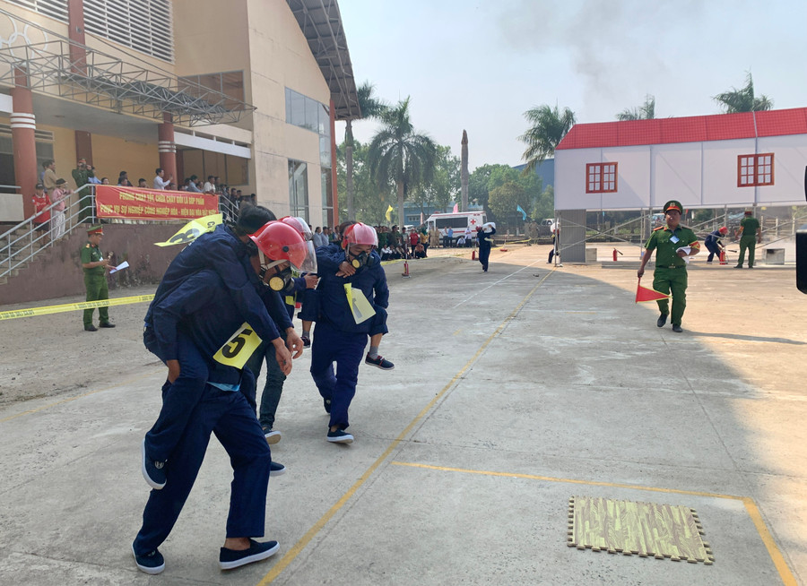 Tham gia hội thi có 32 thí sinh đến từ 4 Tổ liên gia an toàn phòng cháy, chữa cháy của các xã: Ia Blang; Ia Hlốp; Hbông và thị trấn Chư Sê.