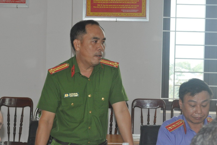 Lãnh đạo Công an huyện Chư Sê trình bày ý kiến tại buổi giám sát.Ảnh: R.H Lãnh đạo Công an huyện Chư Sê trình bày ý kiến tại buổi giám sát.Ảnh: R.H