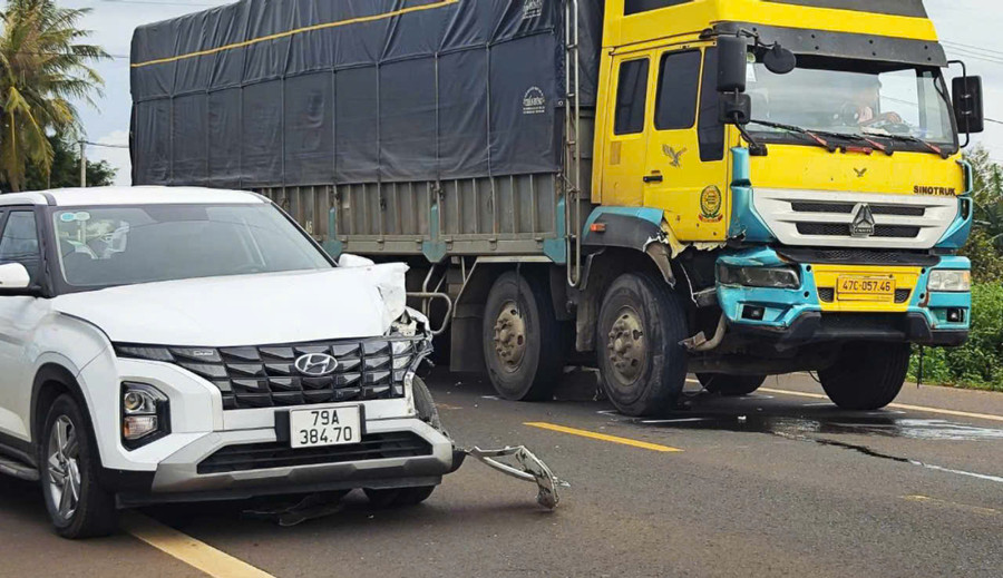 Hiện trường vụ tai nạn giao thông. Ảnh: người dân cung cấp Hiện trường vụ tai nạn giao thông. Ảnh: người dân cung cấp