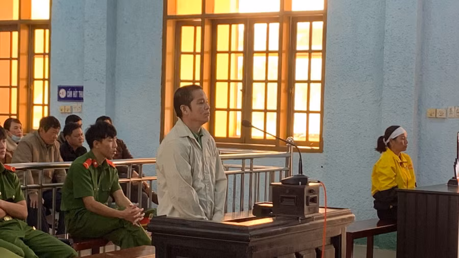 Bị cáo Lục Văn Loan tại phiên tòa. Ảnh: R.H Bị cáo Lục Văn Loan tại phiên tòa. Ảnh: R.H