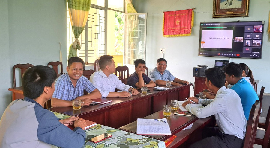 Các đại biểu tham dự hội nghị trực tuyến tập huấn kỹ năng phổ biến, giáo dục pháp luật tại điểm cầu xã Ayun, huyện Chư Sê.Ảnh: Sở Tư pháp cung cấp Các đại biểu tham dự hội nghị trực tuyến tập huấn kỹ năng phổ biến, giáo dục pháp luật tại điểm cầu xã Ayun, huyện Chư Sê.Ảnh: Sở Tư pháp cung cấp