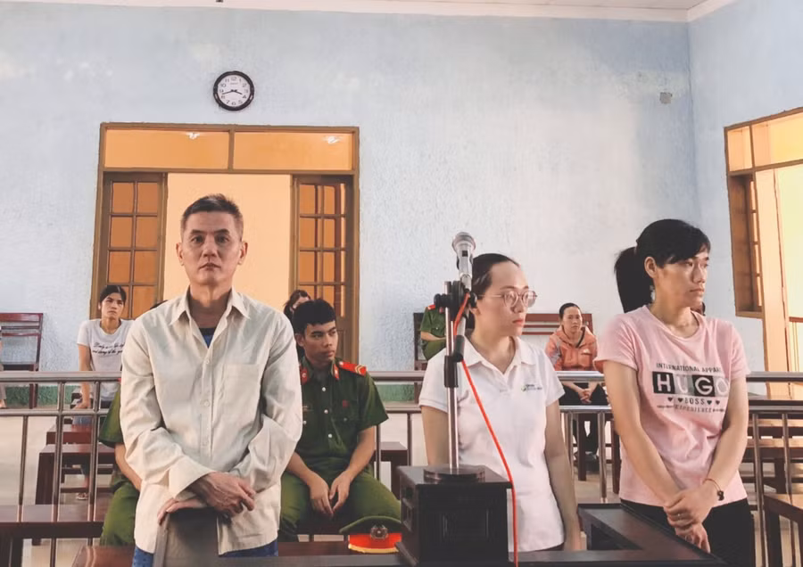 3 bị cáo, Thắng, Thắm (bìa giữa) và Chương.Ảnh: R.H