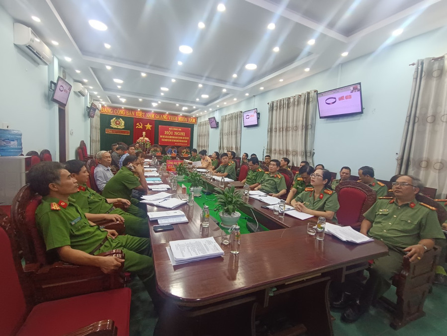 Quang cảnh hội nghị điểm cầu tại trụ sở Công an tỉnh Gia Lai. Ảnh: R'Ô HOK Quang cảnh hội nghị điểm cầu tại trụ sở Công an tỉnh Gia Lai. Ảnh: R'Ô HOK