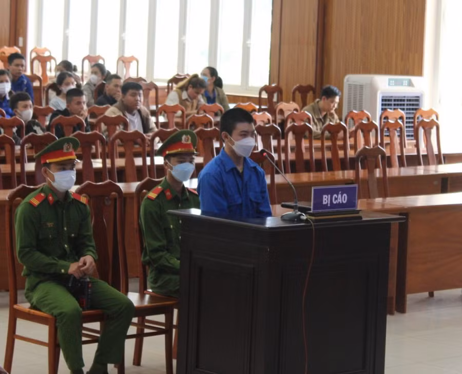 Bị cáo Lê Đức Minh tại phiên toà xét xử.Ảnh: R'Ô HOK