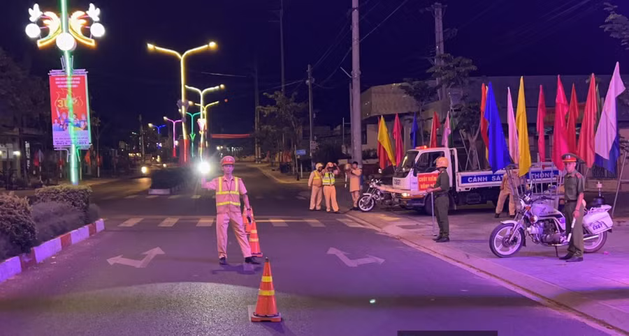 Thời gian tới, với phương châm “Không có vùng cấm, không có ngoại lệ” lực lượng Cảnh sát giao thông toàn tỉnh sẽ tiếp tục tăng cường tuần tra, kiểm soát nhằm xử lý nghiêm các hành vi vi phạm để đảm bảo an toàn giao thông và hạn chế tai nạn giao thông trên địa bàn.