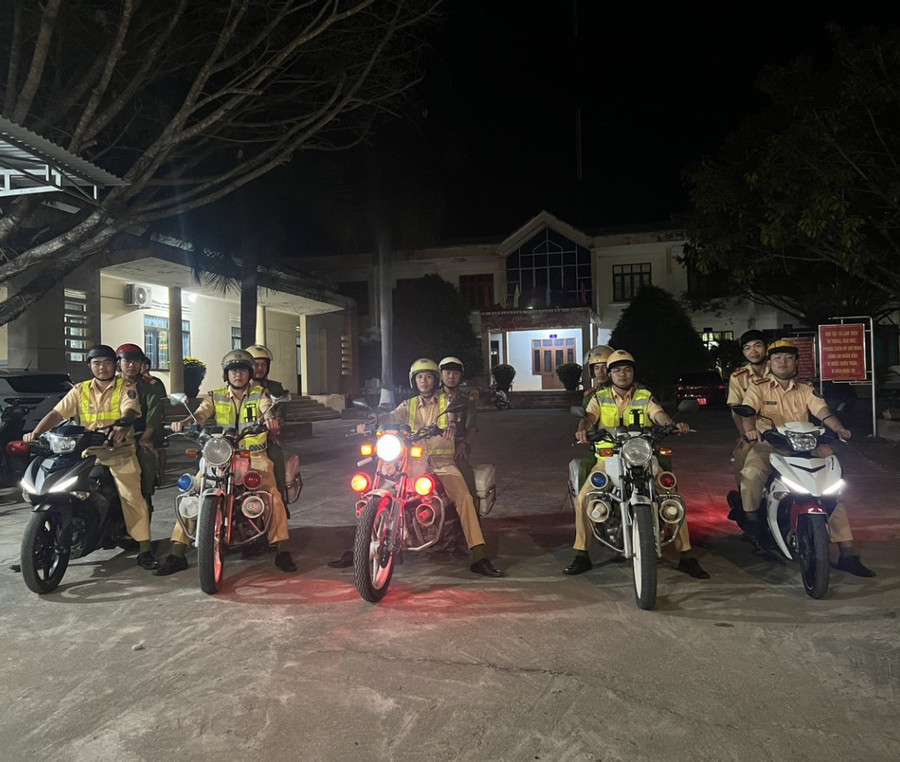 Tết Nguyên đán Giáp Thìn 2024, lực lượng Cảnh sát giao thông Công an huyện Krông Pa thực hiện trực 100% quân số, tuần tra khép kín 24/24 &quot;Xuyên đêm, xuyên tết&quot; trên các tuyến giao thông trọng điểm nhằm cho người dân đón Tết an vui.