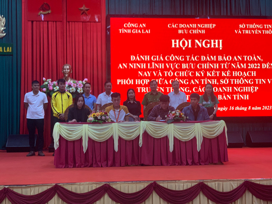 Các đơn vị ký kết kế hoạch phối hợp. Ảnh: R&apos;Ô HOK