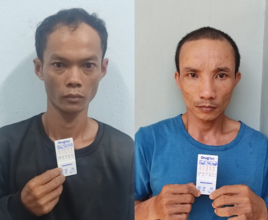 Đối tượng Nguyên (bìa phải) và Minh.Ảnh: Công an thị xã An Khê