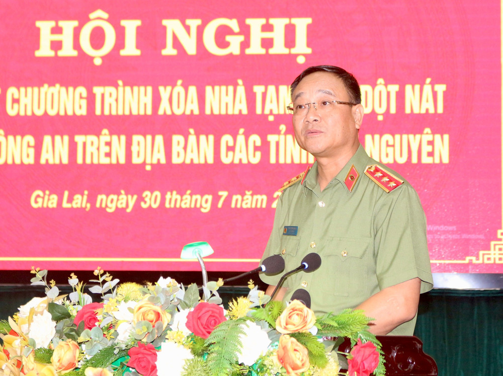 Thượng tướng Phạm Thế Tùng-Thứ trưởng Bộ Công an phát biểu tại hội nghị. Ảnh: A.H z6856701817273-9fc1b05c52d44db8a573c4db3b8c3f7d.jpg