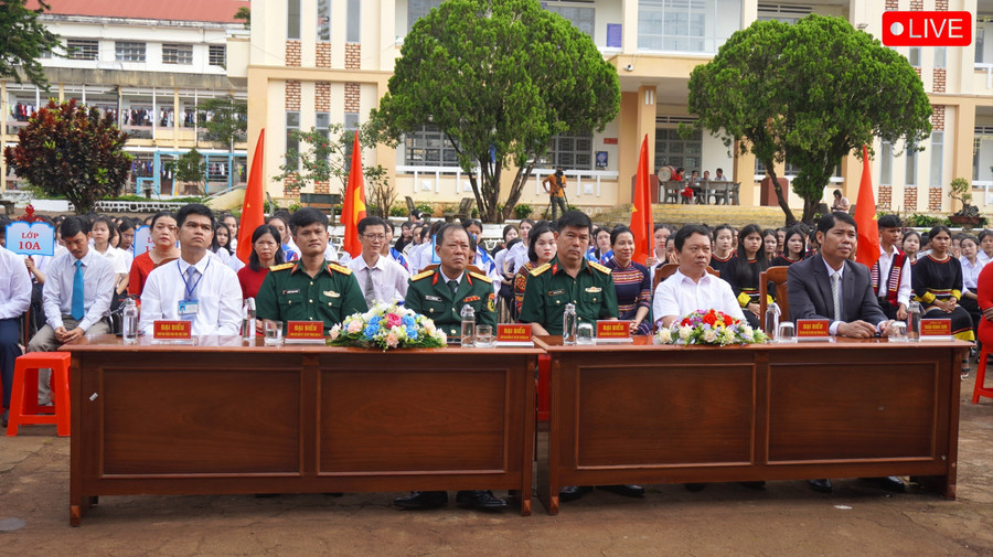 Đại biểu dự buổi lễ khai giảng. Ảnh: Chu Hằng dai-bieu-9660.jpg