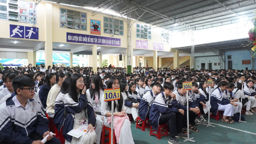 Quang cảnh buổi lễ tổng kết năm học 2024-2025 tại Trường THPT Phan Bội Châu. Ảnh: Chu Hằng dsc01601.jpg