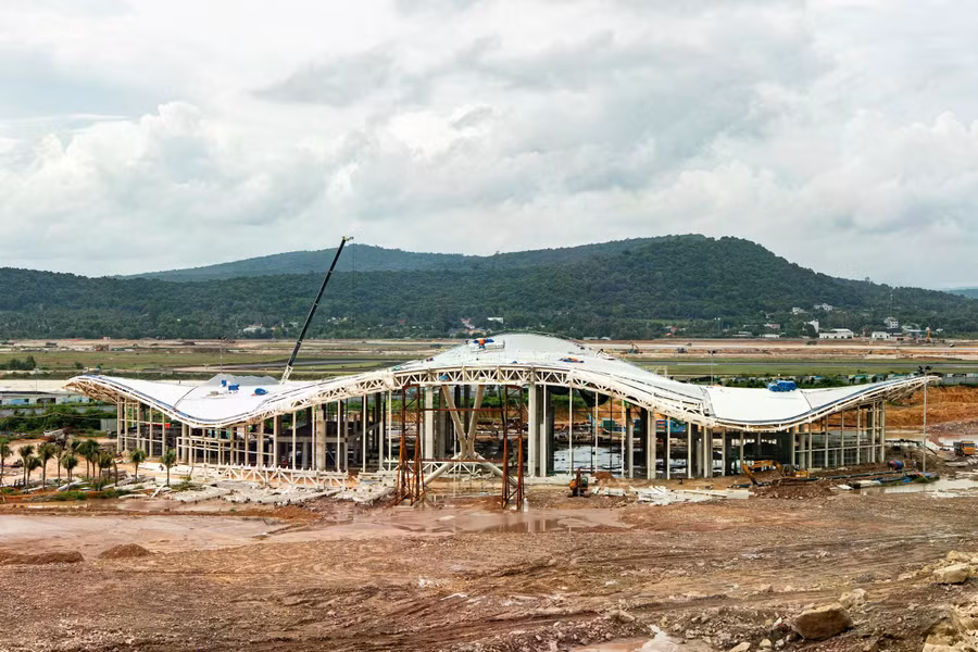 Công trường đang chuyển dần sang hoàn thiện kiến trúc, lắp đặt hạ tầng kỹ thuật và thiết bị phục vụ khai thác