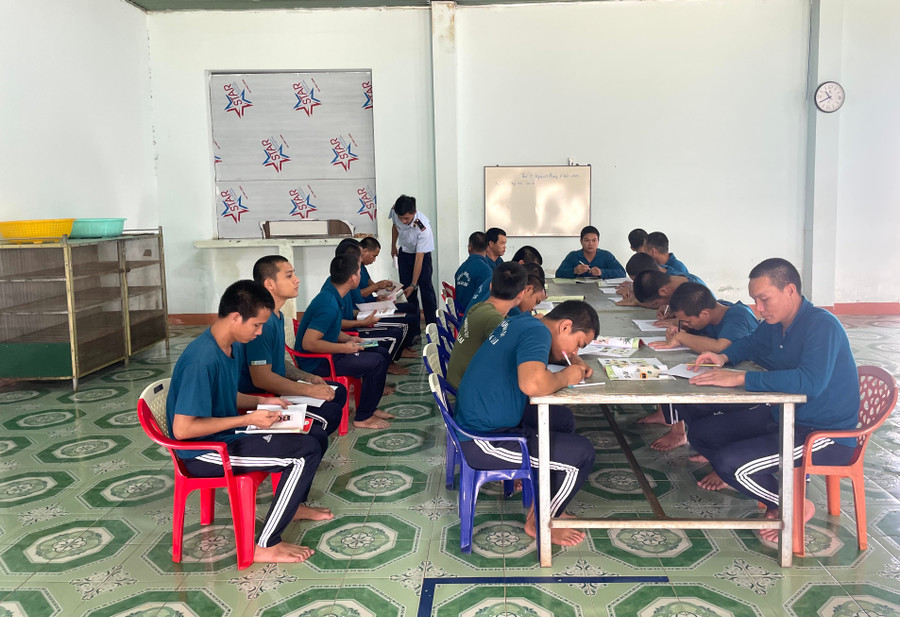 23 học viên mù chữ đã đăng ký tham gia lớp học đặc biệt. Ảnh: Văn Ngọc 23-hoc-vien-mu-chu-da-dang-ky-tham-gia-lop-hoc-dac-biet-anh-van-ngoc.jpg