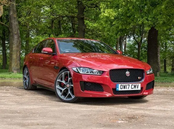 Jaguar XE S mang đậm phong cách thiết kế truyền thống của thương hiệu Jaguar. Ảnh: S.T screenshot-2025-05-06-214308.png
