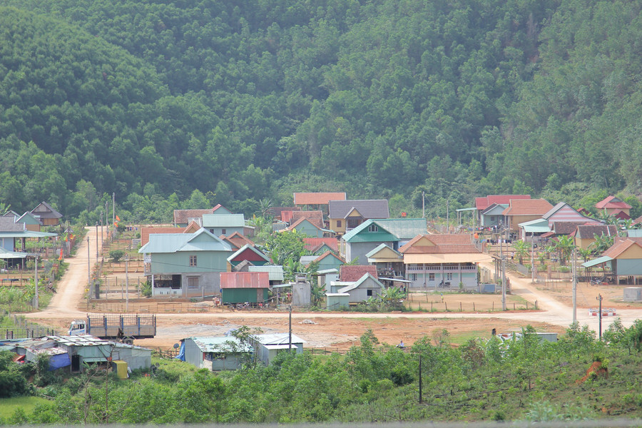 The Kom Xom residential area in Canh Lien commune is well planned. Photo: H.P 1-7622.jpg