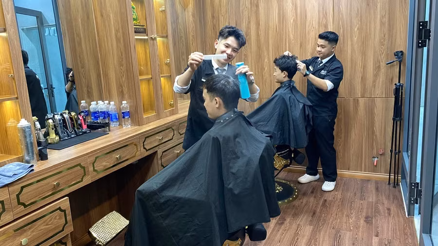 cac-salon-toc-nam-babershop-chu-trong-dau-tu-nang-cao-chat-luong-dich-vu-de-dap-ung-nhu-cau-trai-nghiem-dich-vu-chuyen-nghiep-cua-khach-hangpg.jpg