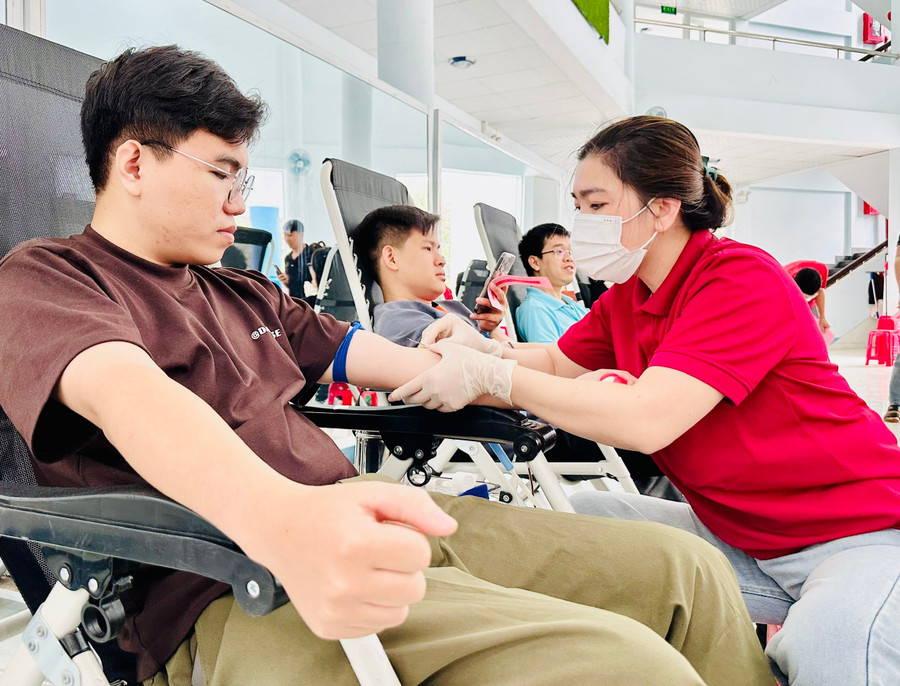 Ban Chỉ đạo vận động HMTN tỉnh sẽ đẩy mạnh công tác tuyên truyền về phong trào HMTN và vận động người dân tham gia hiến máu. Ảnh: Như Nguyện ban-chi-dao-van-dong-hmtn-tinh-se-day-manh-cong-tac-tuyen-truyen-ve-phong-trao-hmtn-va-van-dong-nguoi-dan-tham-gia-hien-mau-anh-nhu-nguyen.jpg