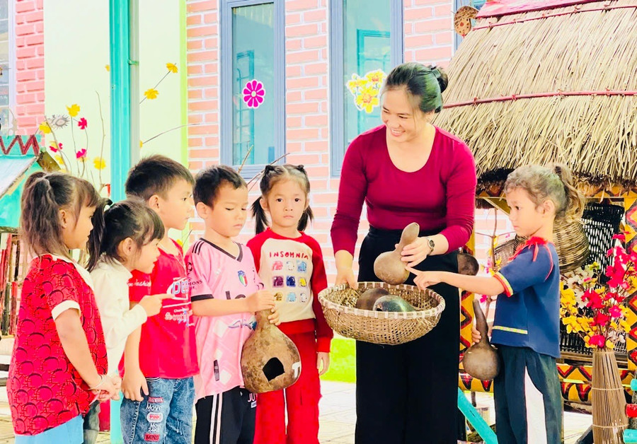 Dịp hè, các trường mầm non cũng nghiêm túc triển khai công tác tuyển sinh năm học 2025-2026. Ảnh: M.K voi-ty-le-hoc-sinh-dan-toc-thieu-so-dtts-chiem-tren-96-truong-mam-non-tuoi-hoa-thuong-xuyen-lien-lac-trien-khai-den-phu-huynh-viec-cham-soc-giao-duc-tre-a-m.jpg
