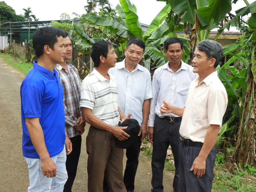Đội ngũ cán bộ cơ sở huyện Chư Păh trao đổi kinh nghiệm về công tác tuyên truyền vận động quần chúng, củng cố khối đại đoàn kết toàn dân tộc. Ảnh: Thanh Nhật doi-ngu-can-bo-co-so-huyen-chu-pah-trao-doi-kinh-nghiem-ve-cong-tac-tuyen-truyen-van-dong-quan-chung-cung-co-khoi-dai-doan-ket-toan-dan-toc-anh-thanh-nhat-dscn0043.jpg