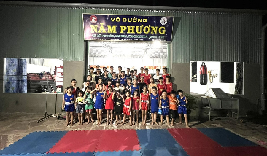 Võ sinh võ đường Năm Phương - Năm Tân cùng chung địa điểm tập luyện được đầu tư bài bản. Ảnh: NVCC 3-8860.jpg
