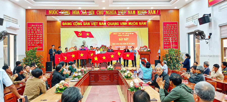 Ngư dân Hoài Nhơn Bắc đồng lòng cùng chính quyền chống khai thác IUU. Ảnh: N.N Ngư dân Hoài Nhơn Bắc đồng lòng cùng chính quyền chống khai thác IUU. Ảnh: N.N