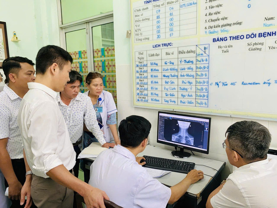 Hệ thống thông tin xét nghiệm (LIS) và hệ thống công nghệ thông tin quản lý bệnh viện (HIS) kết nối 2 chiều, trả kết quả xét nghiệm cho bệnh nhân trên HIS và chữ ký số. Ảnh: M.H 1-3778.jpg
