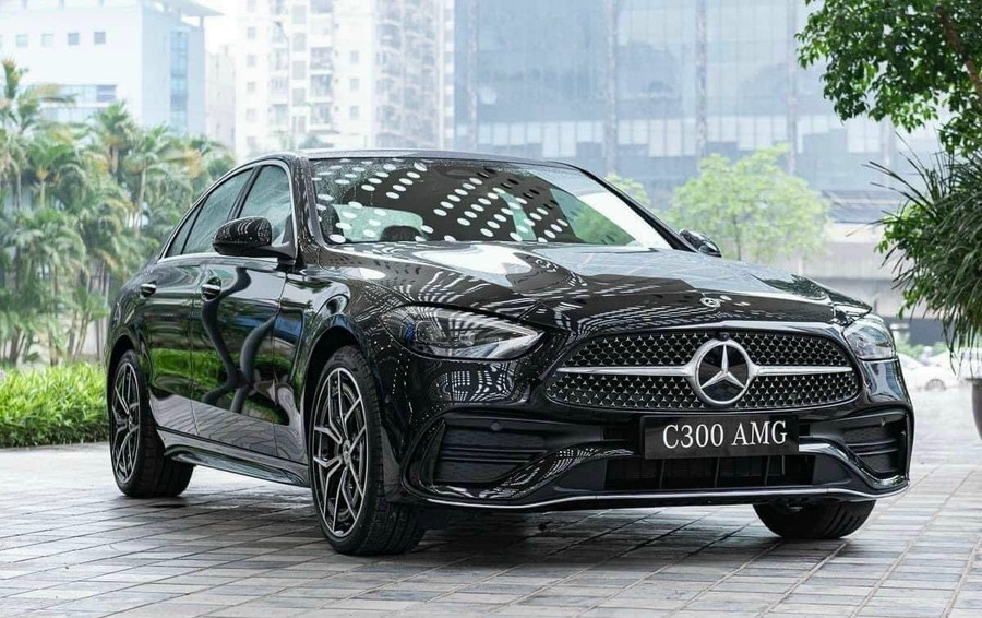 Mercedes-Benz C-Class tiếp tục là lựa chọn hàng đầu trong phân khúc sedan hạng sang cỡ nhỏ, đáp ứng tốt cả nhu cầu cá nhân lẫn doanh nghiệp tại Việt Nam. Ảnh: S.T mercedes-c300-amg-2022-2023-2024-2025-noi-that-ngoai-that-mercedeshaxaco-com-vn-5.jpg