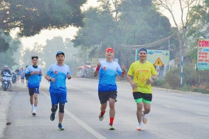 Rộn ràng cung đường chạy vì bình yên biên giới 